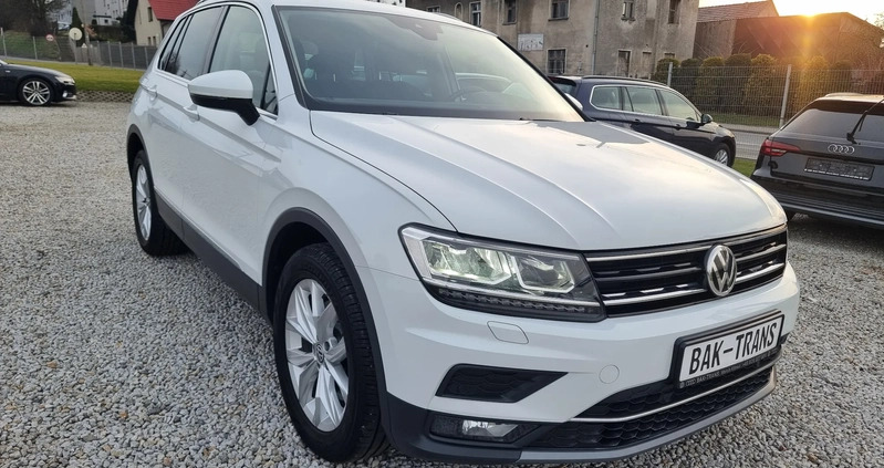 Volkswagen Tiguan cena 122987 przebieg: 152000, rok produkcji 2019 z Piaski małe 596